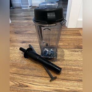 Vitamix blender top and two assesories lightly used